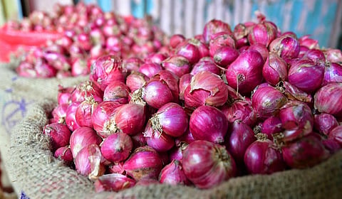 சாம்பார் வெங்காயம் விலை சரிவு: கிலோ ரூ.20-க்கு விற்பனை