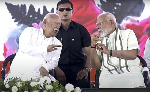 ஆர்எஸ்எஸ் தலைவர் மோகன் பாகவத் உடன் பிரதமர் நரேந்திர மோடி | கோப்புப் படம்