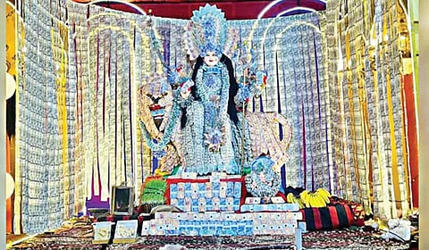உதய்பூரிலுள்ள பாலேஸ்வரி மாதா தேவிக்கு ரூ.51,51,151 மதிப்புடைய கரன்சி நோட்டுகளால் அலங்காரம் செய்யப்பட்டுள்ளது.
