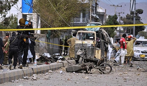 பாகிஸ்தான் குண்டு வெடிப்பில் 13 பேர் உயிரிழப்பு: படுகாயம் அடைந்த 32 பேர் மருத்துவமனையில் அனுமதி