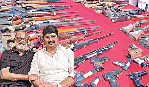 ஆயுத பூஜையில் ராஜா பைய்யா வைத்திருந்த துப்பாக்கிகள். (உள்படம்) ரஜினிகாந்துடன் ராஜா பைய்யா.