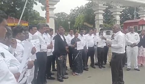 தலைமை நீதிபதி கவாய் மீது காலணி வீச்சு: மதுரையில் வழக்கறிஞர்கள் ஆர்ப்பாட்டம்