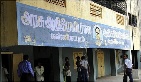 தமிழக ஆதிதிராவிடர் பள்ளிகளில் 2,075 பணியிடங்கள் காலி: ஆர்டிஐ தகவலும் தாக்கமும் என்ன?