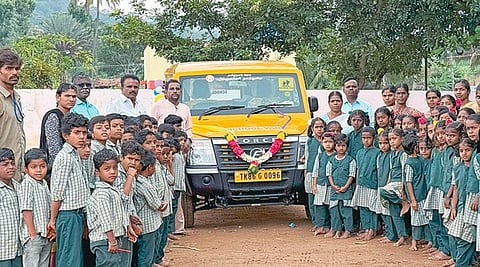 பள்ளி வாகனங்கள் மூலம் படிப்பை வசமாக்கிய பழங்குடியினர் நலத்துறை!