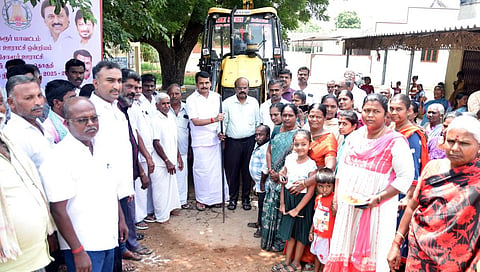 கரூர் அருகே ரூ.4.85 கோடியில் சாலை பணிகள்: செந்தில் பாலாஜி தொடங்கி வைத்தார்