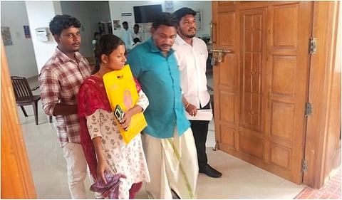 கரூர் வழக்கு: உச்ச நீதிமன்ற விசாரணையில் காணொலி மூலம் ஆஜரான சிறுவனின் தாய்; சட்ட உதவிக்கு கோரிக்கை!