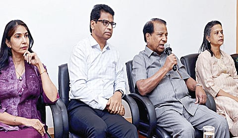 வேலூரில் விஐடி வேந்தர் கோ.விசுவநாதன் செய்தியாளர்களை நேற்று சந்தித்தார். உடன், விஐடி துணைத் தலைவர் சேகர் விசுவநாதன் உள்ளிட்டோர்.