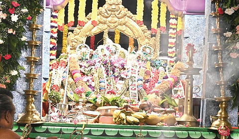 ஆயிரக்கணக்கான பக்தர்கள் விரதம் மேற்கொண்டனர்: திருச்செந்தூரில் கந்தசஷ்டி விழா தொடங்கியது