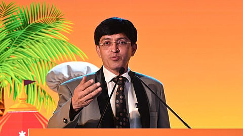 மின் பெட்டிகளின் உயரத்தை அதிகரிக்கும் பணியை உடனடியாக முடிக்க வேண்டும்: ஜெ.ராதாகிருஷ்ணன் அறிவுறுத்தல்