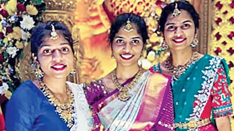 ஹைதராபாத் அருகே சாலை விபத்து: ஒரே குடும்பத்தில் 3 சகோதரிகள் உயிரிழப்பு