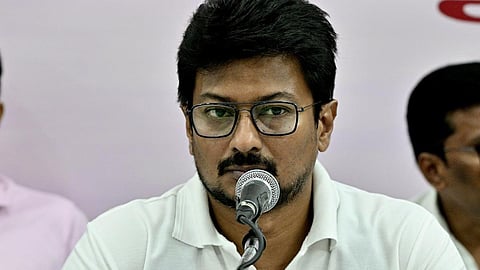 கல்லூரி மாணவருக்கு டிசம்பரில் மடிக்கணினி: உதயநிதி ஆலோசனை