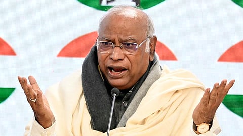 வந்தே மாதரம் பாடல்: ஆர்எஸ்எஸ், பாஜக மீது கார்கே குற்றச்சாட்டு