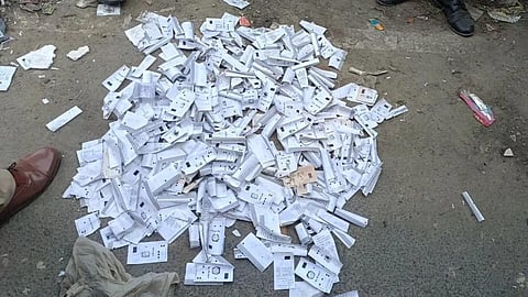 பிஹாரில் சாலையோரம் விவிபாட் ஒப்புகைச்சீட்டு: தேர்தல் ஆணையம் விளக்கம்