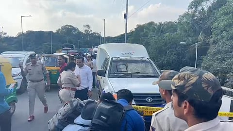 ரிசர்வ் வங்கி அதிகாரிகளை போல நடித்து பெங்களூருவில் ஏடிஎம் வேனில் ரூ.7.11 கோடி கொள்ளை