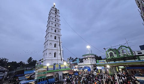 நாகூர் தர்கா கந்தூரி விழா கொடியேற்றத்துடன் தொடக்கம்