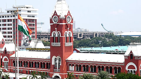 சென்னை வந்த விரைவு ரயிலில் தனியாக இருந்த பெண் குழந்தை: பாதுகாப்பாக மீட்ட ஆர்பிஎஃப் போலீஸார்