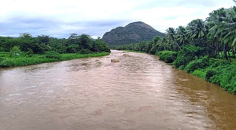 தொடர் மழையால் வெள்ளப் பெருக்கு: பெரியாறு அணையில் 2-ம் கட்ட அபாய எச்சரிக்கை