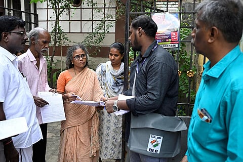 சேலத்தில் 77.07 % வாக்காளர்களிடம் எஸ்ஐஆர் படிவம் திரும்பப் பெறப்பட்டன: அதிகாரிகள் தகவல்