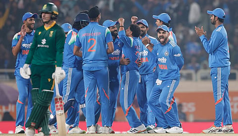 கோலி சதம்: தென் ஆப்பிரிக்காவை 17 ரன்களில் வீழ்த்தியது இந்தியா | IND vs SA - First ODI