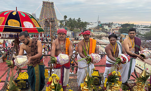 16 ஆண்டுகளுக்கு பிறகு கோலாகலமாக நடந்த கும்பகோணம் ஆதிகும்பேஸ்வரர் கோயில் கும்பாபிஷேகம்!