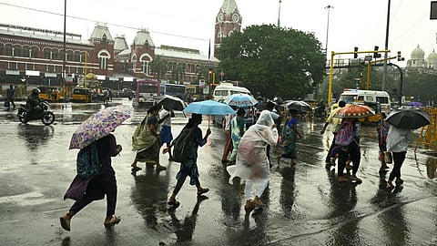 தமிழகத்தில் தொடர் மழை: குளிர் காய்ச்சலால் மக்கள் அவதி