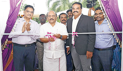 சென்னை கிண்டி, தொழில் முனைவோர் மேம்பாடு மற்றும் புத்தாக்க நிறுவன வளாகத்தில், தொழில் முனைவோர் சான்றிதழ் படிப்பவர்களுக்கான தங்கும் விடுதியை அமைச்சர் தா.மோ.அன்பரசன் நேற்று திறந்து வைத்தார்.