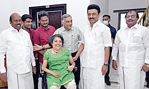 முதுகுத் தண்டுவடம் பாதித்தோர் மறுவாழ்வு மையத்தின் ஒப்பந்தக் காலத்தை புதுப்பித்து வழங்க அரசுக்கு வேண்டுகோள்
