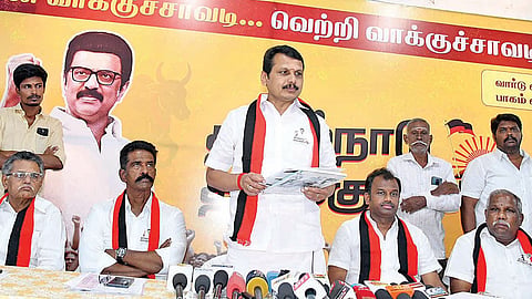 கோவை மாநகர் மாவட்ட திமுக சார்பில், 67-வது வார்டு சாஸ்திரி வீதியில் நடைபெற்ற ‘என் வாக்குச்சாவடி வெற்றி வாக்குச்சாவடி’ திட்ட நிகழ்வில் பேசிய முன்னாள் அமைச்சர் வி.செந்தில்பாலாஜி. | படம்: ஜெ.மனோகரன் |