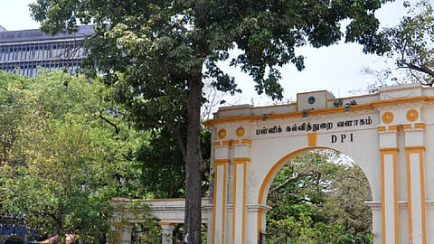 மடிக்கணினிகள் வழங்கிய விவரத்தை சமர்ப்பிக்க உத்தரவு