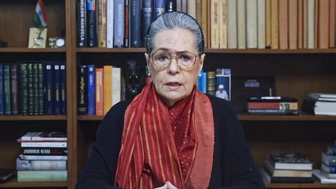 ‘‘100 நாள் வேலை திட்டத்தை புல்டோசரால் இடித்து தள்ளியது மோடி அரசு’’ - சோனியா காந்தி