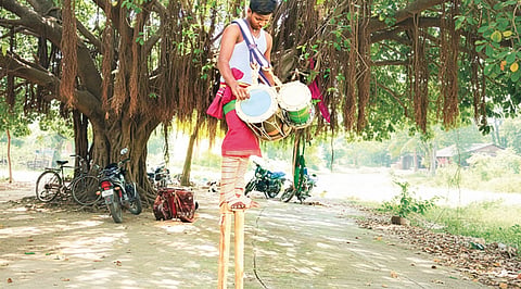 மறைவின் விளிம்பில் மண்ணின் கலை: அண்ணாந்து பார்க்க வைக்கும் கொல்லிக்கால் ஆட்டம்!