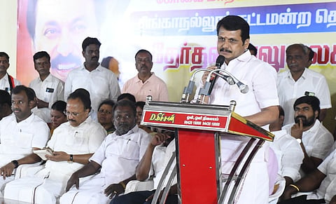 கோவை காமராஜர் சாலை, ஸ்ரீ ராமானுஜம் நகரில், திமுக சிங்காநல்லூர் சட்டப்பேரவைத் தொகுதி அலுவலகத்தை திறந்து வைத்த மண்டல பொறுப்பாளர் வி.செந்தில்பாலாஜி. படம்: ஜெ.மனோகரன்