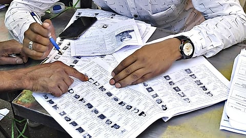 வாக்காளர் பட்டியல் பெயர் சேர்ப்பு: தேர்தல் அதிகாரிக்கு பாஜக கடிதம்