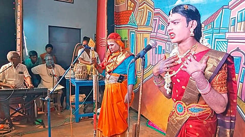 தஞ்சாவூர் அருகே 200 ஆண்டுகளாக சரித்திர நாடகங்களை நிகழ்த்தும் கிராம மக்கள்!