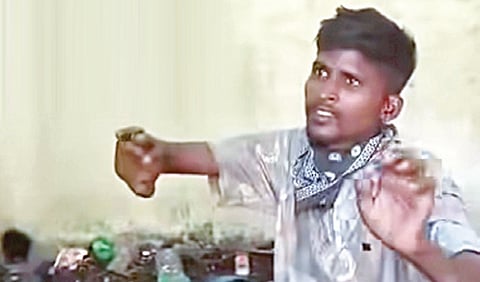 திருத்தணியில் தாக்கப்பட்ட வடமாநில இளைஞர் முழுமையாக சிகிச்சை பெறாமல் சென்றதில் மர்மம்!