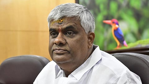 பாலியல் வன்கொடுமை வழக்கில் தேவகவுடாவின் மகன் ரேவண்ணா விடுவிப்பு