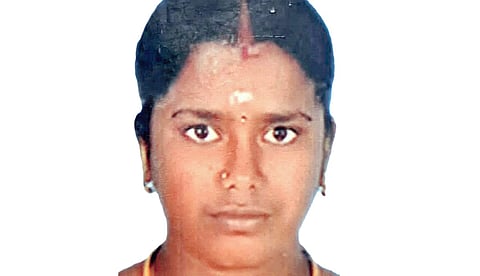 மதுவுக்கு அடிமையான கணவரால் பிரச்சினை: 2 குழந்தைகளுடன் கிணற்றில் குதித்து தாய் தற்கொலை
