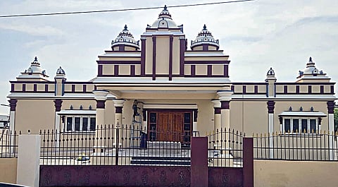 பரமக்குடியில் உள்ள இமானுவேல் சேகரன் மணிமண்டபம்.