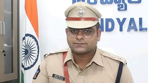 ஆந்திர மாநில சைபர் கிரைம் போலீஸ் சிஐடி எஸ்.பி. அதிராஜ் சிங்
