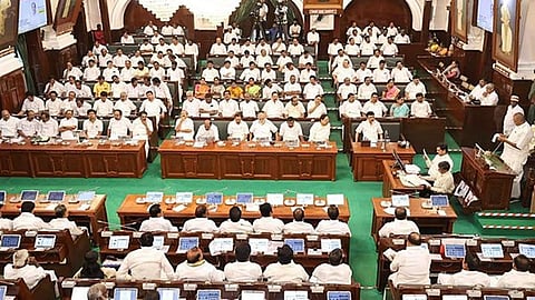 ஆளுநர் திருப்பி அனுப்பிய கூட்டுறவு சங்க மசோதா மீண்டும் நிறைவேற்றம்