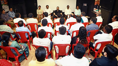 ‘டார்ச் லைட்' சின்னத்தில் தான் போட்டி: விருப்ப மனு விநியோகத்தை தொடங்கியது மநீம