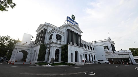 வேலை நிறுத்தம் செய்யும் சங்கங்கள் பணிக்கு வராவிட்டால் சம்பளமில்லை: தலைமைச் செயலர் எச்சரிக்கை