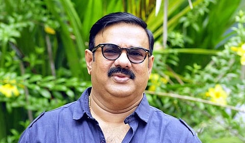 கார் விபத்தில் 2 பேர் காயம் - நடிகர் மணியன்பிள்ளை ராஜு கைது