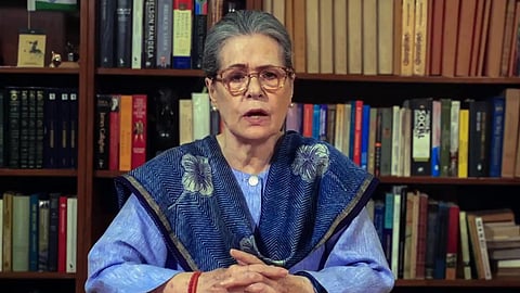 வாக்காளர் பட்டியலில் பெயர் சேர்த்த புகார்: அரசியல் உள்நோக்கம் கொண்டது - டெல்லி நீதிமன்றத்தில் சோனியா காந்தி பதில்