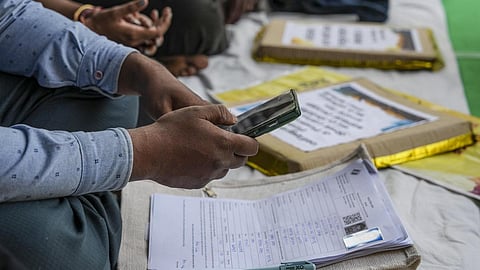 குஜராத்தில் வாக்காளர் பட்டியலில் இருந்து 77 லட்சம் பேர் நீக்கம்