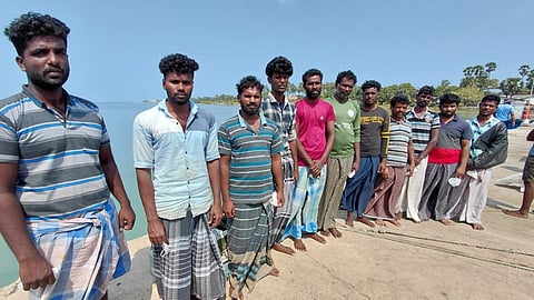 சிறைப்பிடிக்கப்பட்ட ராமேசுவரம் மீனவர்கள் 