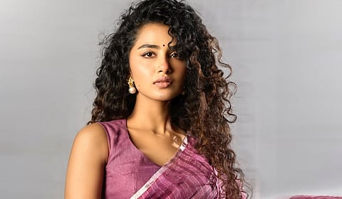 பாலிவுட்டில் அறிமுகம் ஆகிறார் அனுபமா பரமேஸ்வரன்!