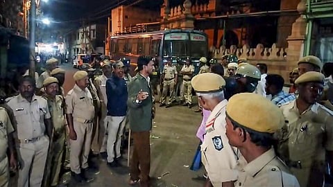 கர்நாடகாவில் சிவாஜி ஜெயந்தி பேரணியில் கல்வீச்சு: பாகல்கோட்டையில் 144 தடை உத்தரவு