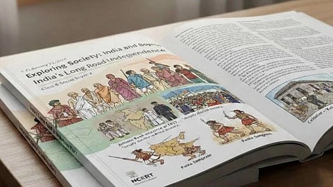 என்சிஇஆர்டி 8-ம் வகுப்பு புத்தகத்தில் குடிசைவாழ் மக்கள் ஆக்கிரமிப்பாளர்களா? - முன்னாள் பேராசிரியர் வழக்கு