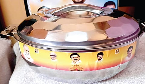 ஹாட் பாக்ஸ்.